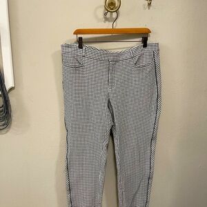 White/black Plaid Capri woman’s pant